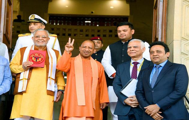 वाराणसी और गोरखपुर को क्या मिला?