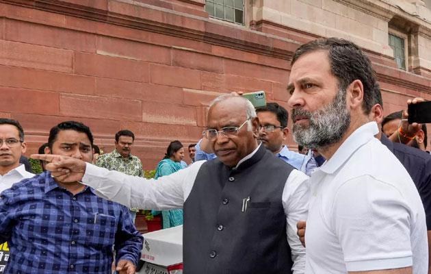 कांग्रेस ने वर्किंग कमेटी का किया ऐलान