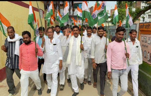Chandauli News: भाजपा नेता सूर्यमुनि तिवारी के नेतृत्व में निकली तिरंगा यात्रा