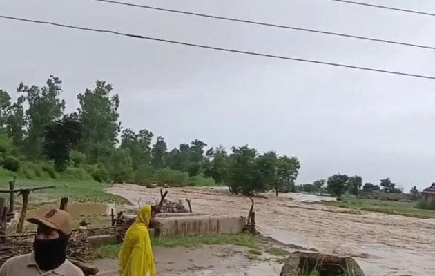 जम्मू-कश्मीर के डोडा में बादल फटने से भारी तबाही, हालात गंभीर