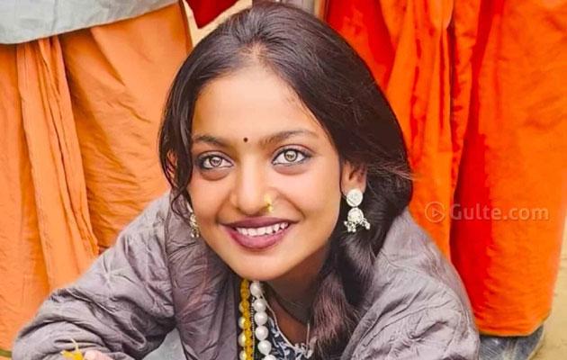 बॉलीवुड ही नहीं, साउथ सिनेमा में भी चलेंगे मोनालिसा के कजरारे नैनों के बाण