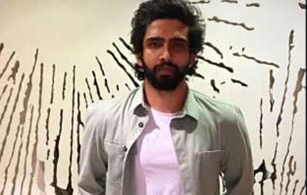 रात को सोते हुए चेहरे पर ये कौन सी मशीन पहनकर सोते हैं अमाल मलिक?