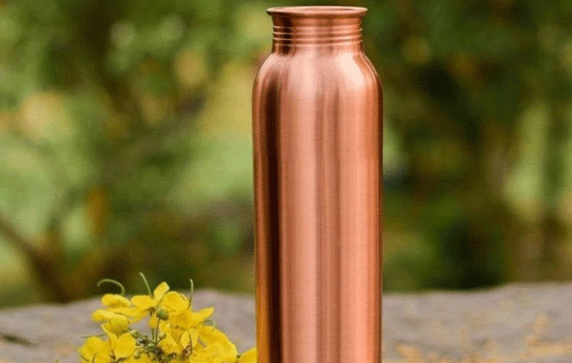 क्या तांबे की बोतल से पानी पीना सभी के लिए सही है?