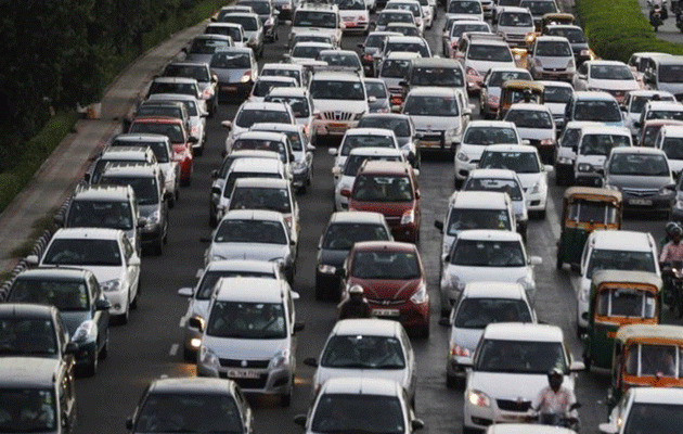 दिल्ली वालों के लिए बड़ी राहत! अब 10 साल पुरानी डीजल और 15 साल पुरानी पेट्रोल गाड़ियां नहीं होंगी स्क्रैप