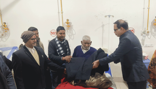 Chandauli News: नवयुवक जन सेवा समिति, जन्मदिन पर मरीजों को कंबल वितरण किया 