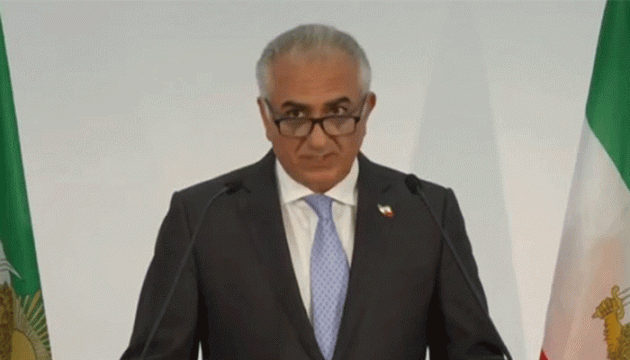 कौन हैं रजा पहलवी? ईरान की सड़कों पर प्रदर्शनकारी ले रहे इस शख्स का नाम