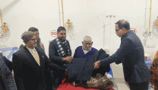 Chandauli News: नवयुवक जन सेवा समिति, जन्मदिन पर मरीजों को कंबल वितरण किया 